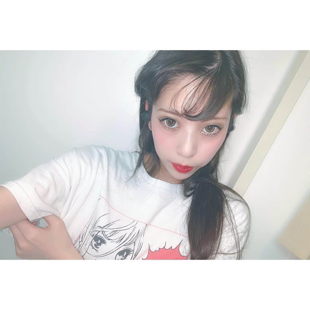 中川ジュリアのインスタグラム：「ワイヤレスってすごい！耳にはめるだけだから音楽聞いてても気づかれなそう😚 @zeeny_xr」