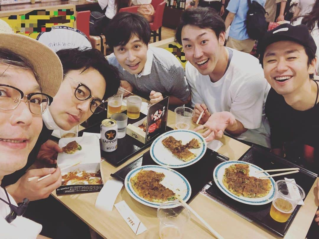 三上市朗さんのインスタグラム写真 - (三上市朗Instagram)「「キネマと恋人」兵庫公演無事に幕を下ろしまして新大阪でプチ打ち上げ。ネギ焼きとたこ焼きでビール！最高ー！ #キネマと恋人 #妻夫木聡 #橋本淳 #尾方宣久 #片山敦郎」7月7日 23時13分 - captainichirock