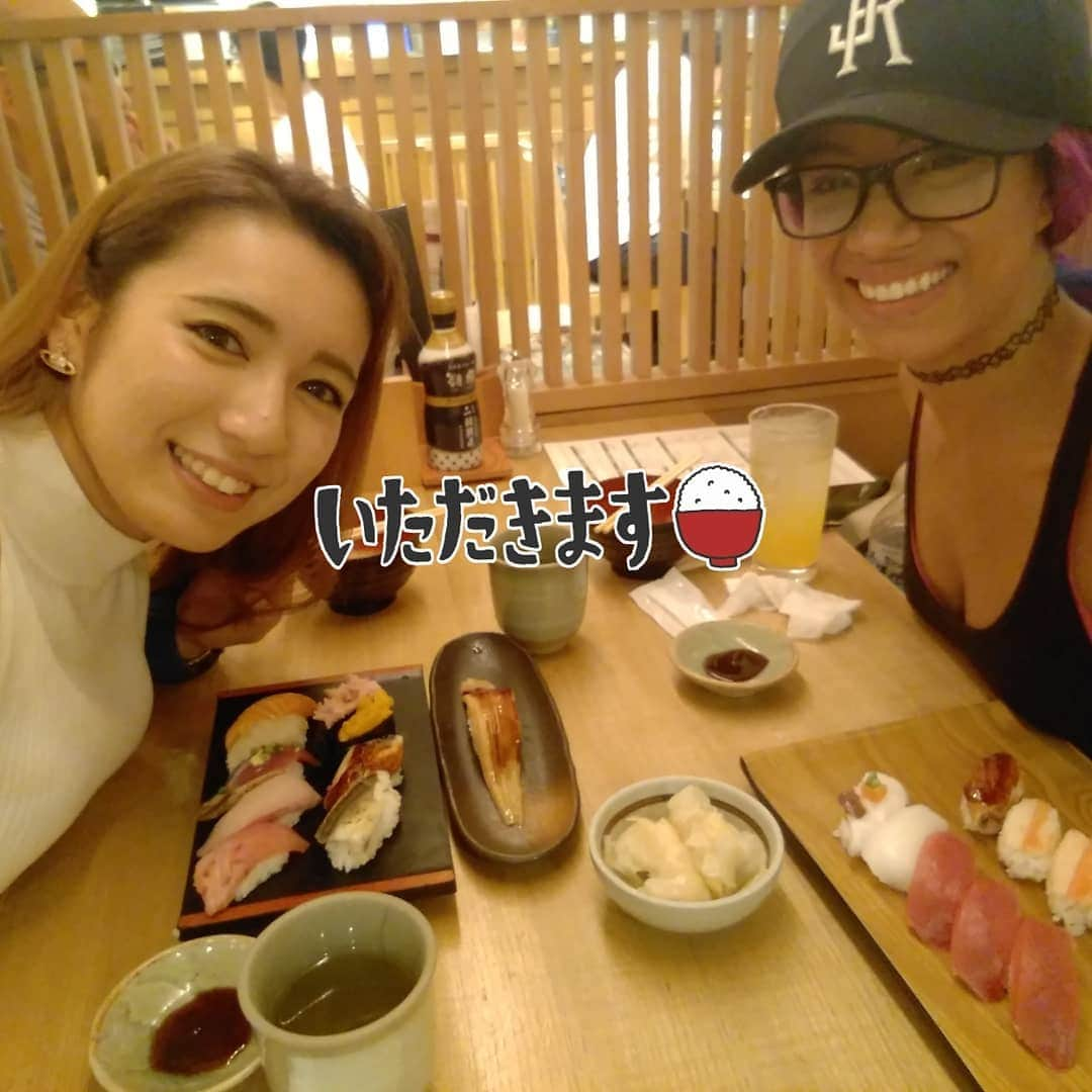 才木玲佳さんのインスタグラム写真 - (才木玲佳Instagram)「can you believe it?  i worked out with Sasha Banks at GOLD'S GYM. and after that,we ate sushi.good protein and carbohydrates.  she is awesome!!thank you so much💋」7月7日 23時16分 - saikireika