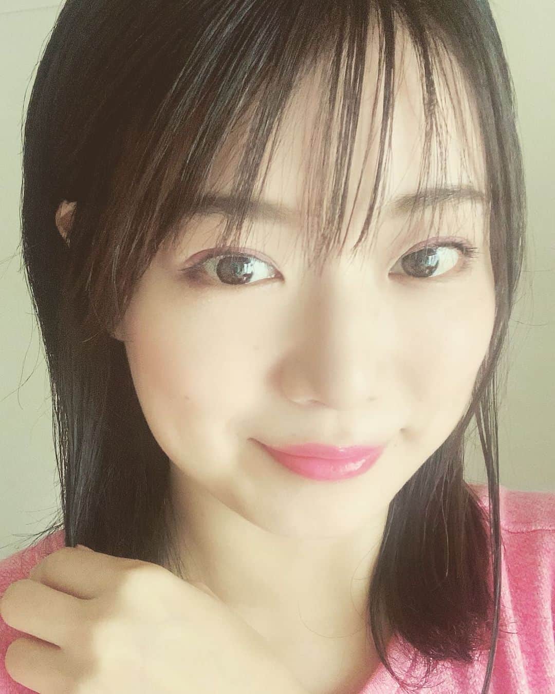 愛純もえりのインスタグラム：「自分では絶対選ばない髪型なんだけど、 意外と好評です。 . 自分がしっくりくるものと、 他人からの印象ってギャップがあるものなんですね。。。 . 七夕🎋 人の幸せばかり願ってないで❗️ 自分の幸せを1番に願いなさいよっ✨ . . 自分が幸せじゃないと、大切な人の事も幸せにできないんだよ🕊🕊🕊 #インスタらしからぬ投稿」