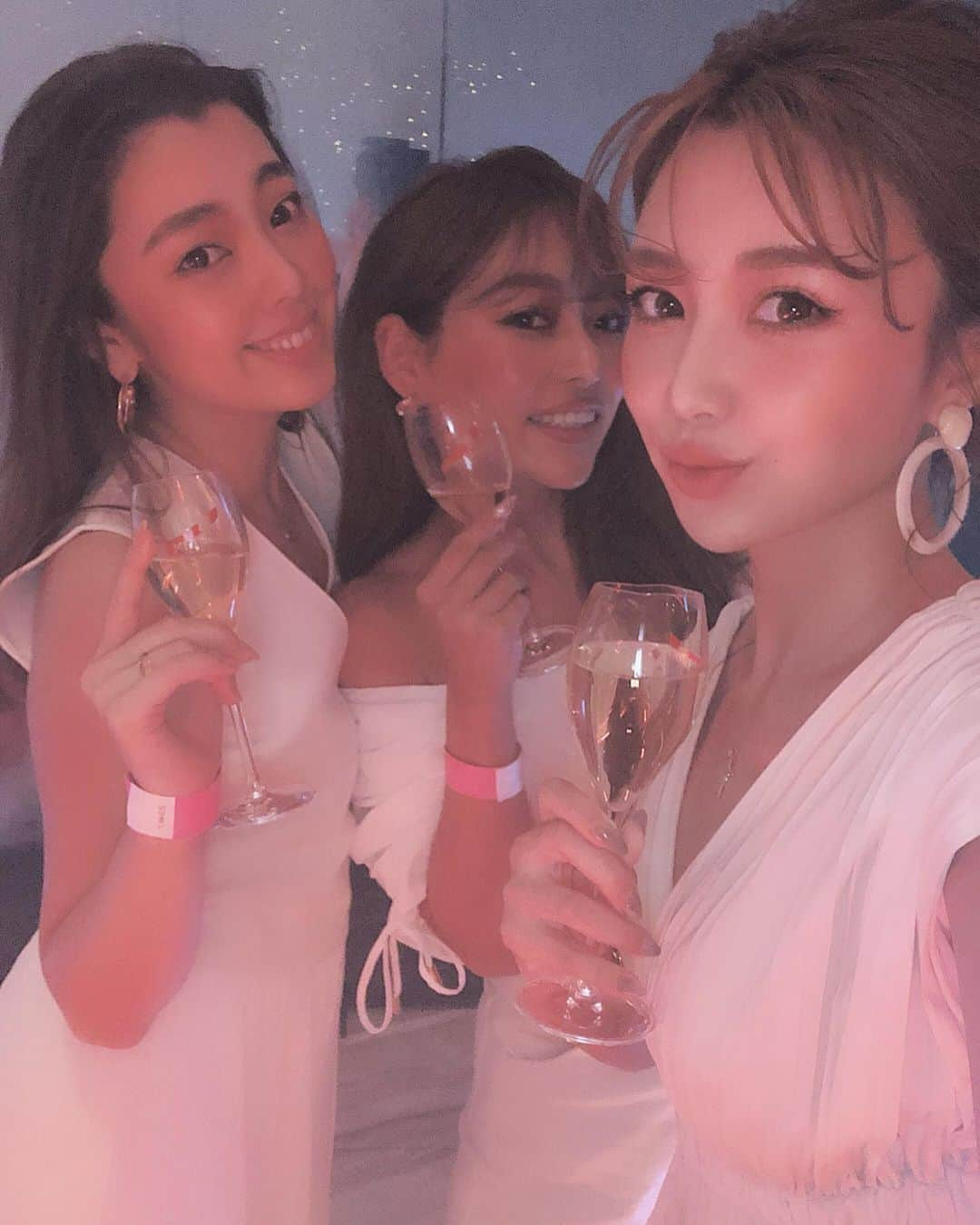 梯真奈美さんのインスタグラム写真 - (梯真奈美Instagram)「Soirée blanche🍷 アラビアンな世界観の中で、素敵な地中海料理とDJの音楽で楽しい時間が過ごせたよ🧞‍♂️🕌 ドレスコードはホワイトだから去年の @eimyistoire_official のお気に入りワンピースを着ていったの😍 楽しかった〜♡ #dinner #soireeblanche #grandhyatttokyo #mumm」7月7日 23時21分 - official_manami