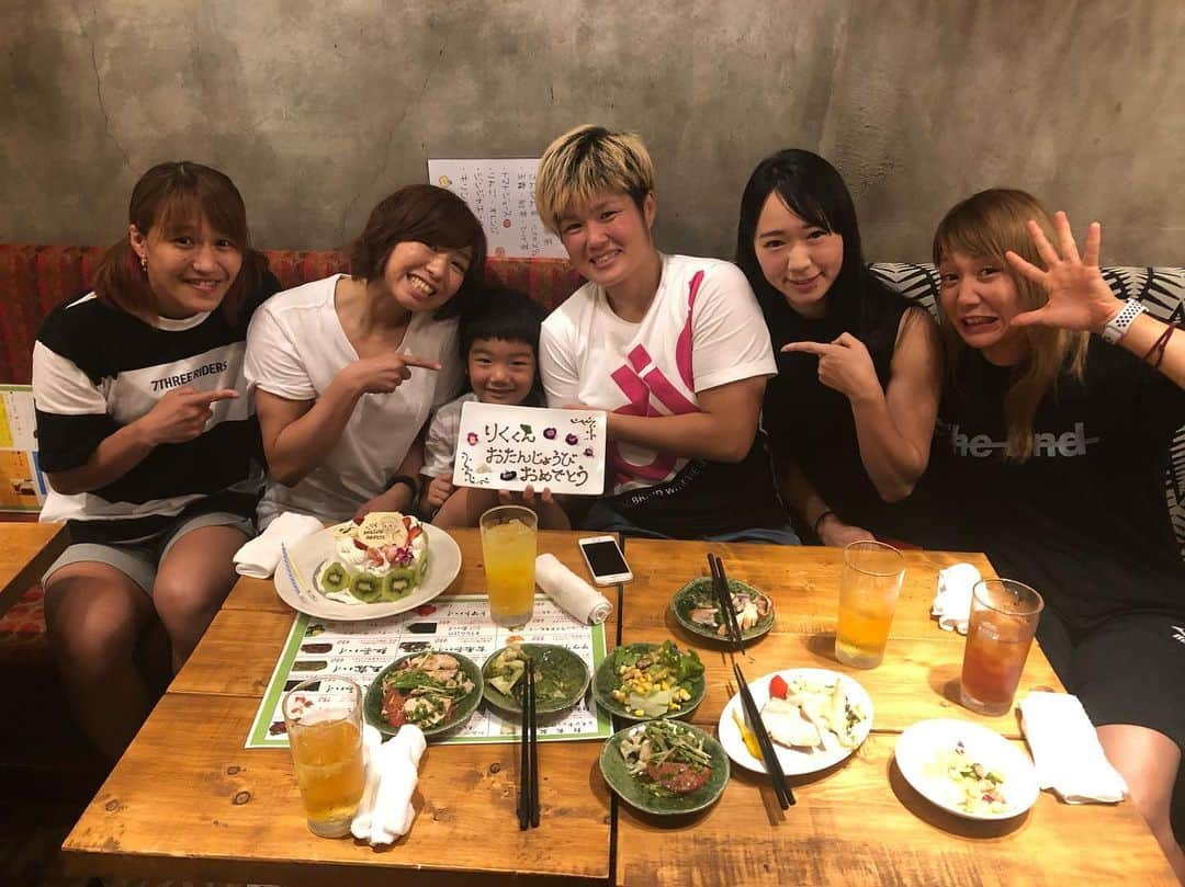 朱里さんのインスタグラム写真 - (朱里Instagram)「Happy birth day💛  りくくん誕生日おめでとう(^^)✨ #dinner #food #happybirthday #training #workout #friends #love #cute #photography #ご飯 #食事会 #食事 #トレーニング #仲間 #友達 #りくくん #誕生日 #おめでとう #かわいい #写真」7月7日 23時21分 - syuri_official