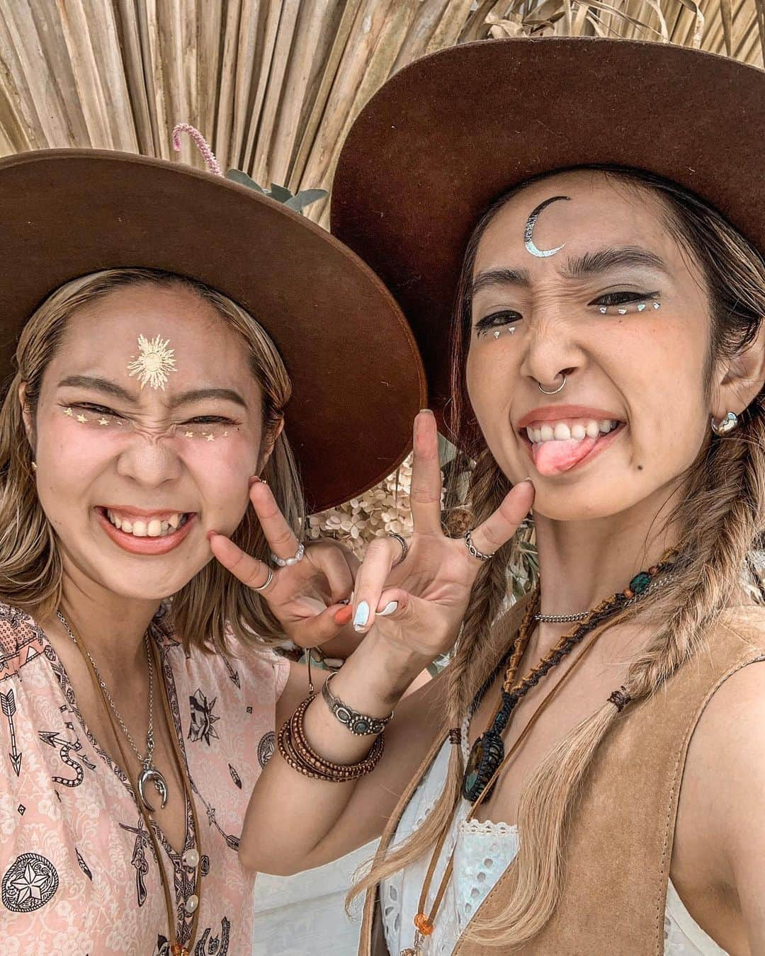 marinmatsuzakiのインスタグラム：「Tropical girl's BBQ🌵 ﻿  みんなの笑顔が最高でした✌️🌼﻿ ガールズパワーってすごい🥺✨✨✨﻿ ﻿ そんな場を作り出せる﻿ @_babyanju_ がいつも尊敬だし﻿ 頑張りを見てたからこそ感動した。 ﻿ そこに集まるみんなも行動力と﻿ 気持ちの素直綺麗さが滲み出てて最高！可愛くてなんかウルウルしました！！﻿🥺✨ ﻿ みんなのストーリーみて﻿ また余韻に浸ろう…🐄🏜❤️ ﻿ 2人の写真全然ないけどスタート前に急いで撮ったやつあった📸 ﻿ オキニイリ✌️ ﻿ 🌞🌛✨✨✨✨」