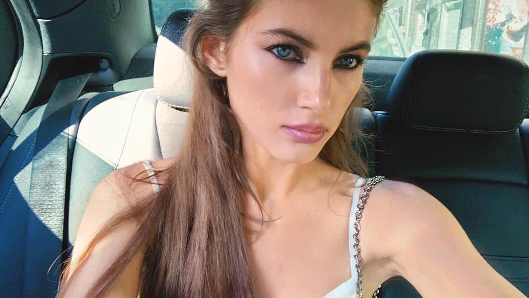 ヴァレリー・カウフマンのインスタグラム：「Eta? 🚕 #Sunday」