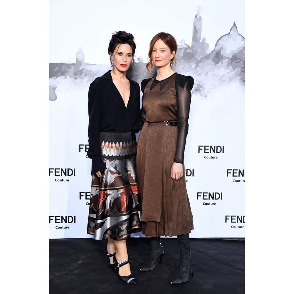 Fendiさんのインスタグラム写真 - (FendiInstagram)「#ValentinaCervi and #AlbaRohrwacher captured together at the #FendiCouture fashion show in Rome. #FendiFriends #TheDawnOfRomanity」7月7日 23時44分 - fendi