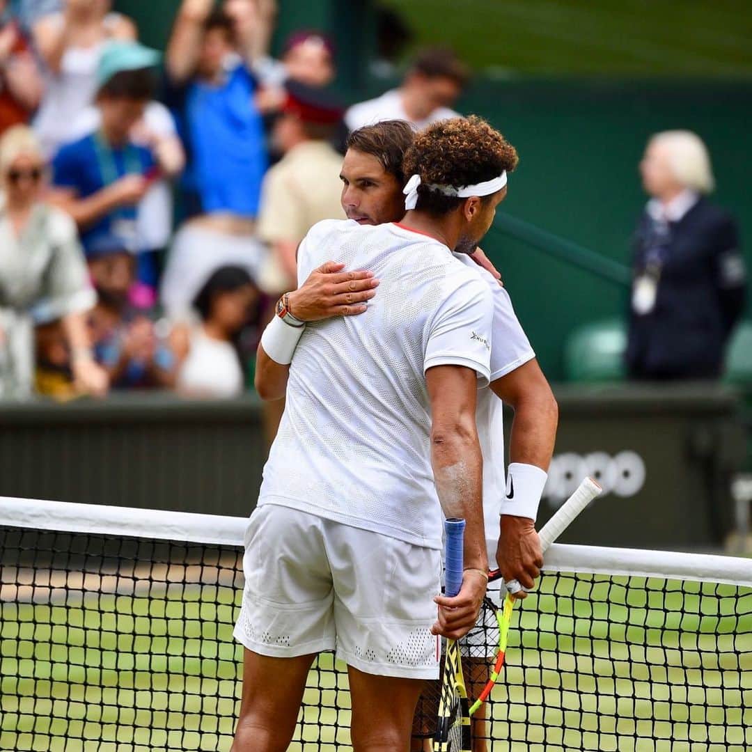 ジョー＝ウィルフリード・ツォンガのインスタグラム：「Impressive @rafaelnadal yesterday ... Looking forward to the next battle ! 👊🏽 #Wimbledon #TsongaTeam 📸 @cocodubreuil / FFT」
