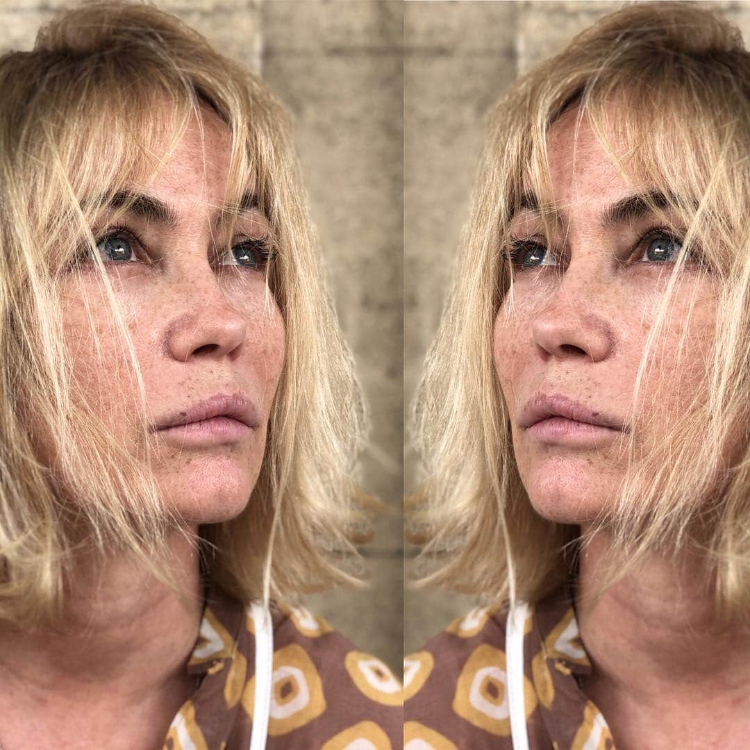 エマニュエル・ベアールのインスタグラム：「#dayoff  le réel de dédouble !!!🤪 the reality is splittîng ....」