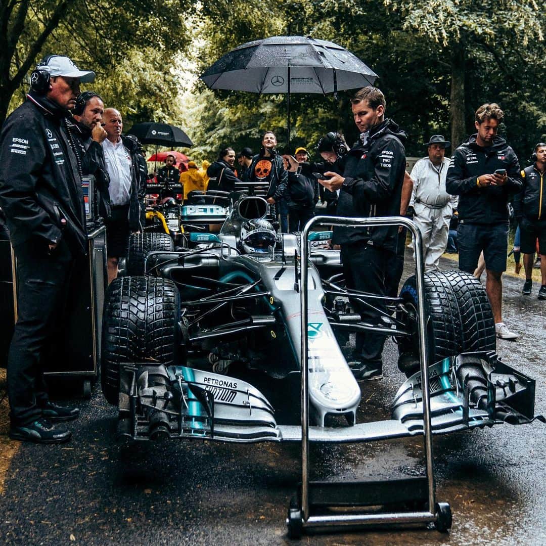 MERCEDES AMG PETRONASさんのインスタグラム写真 - (MERCEDES AMG PETRONASInstagram)「All lined up... waiting to be let loose on the hill 😄 @valtteribottas • #F1 #Formula1 #FormulaOne #Mercedes #MercedesAMGF1 #MBClassic #FOS #VB77」7月7日 23時58分 - mercedesamgf1