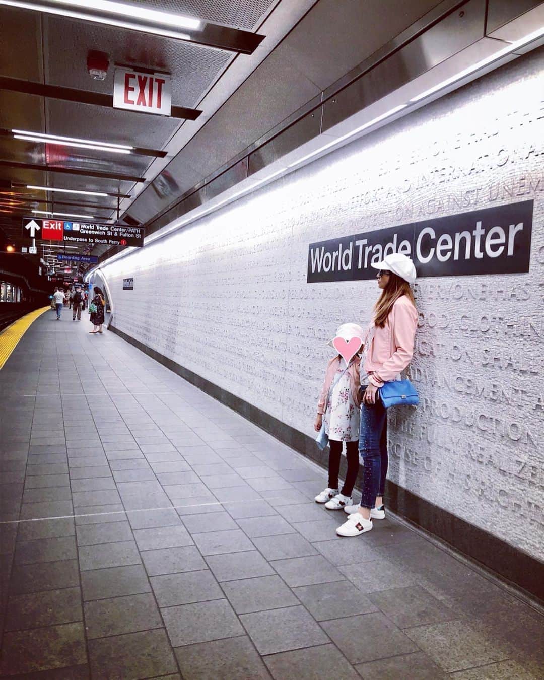 神田うのさんのインスタグラム写真 - (神田うのInstagram)「Took the subway for the first time in New York!  Thank you to my husband for letting me experience this!😆 #worldtradecenter #ワールドトレードセンター駅 #subway #地下鉄 #nyc#newyork#newyorkcity#manhattan#マンハッタン#ニューヨーク#ニューヨーク旅行#家族#母娘#親子リンクコーデ#親子コーデ#お揃いコーデ#matchingfashion#matchingcordinate#神田うの#unokanda」7月8日 0時03分 - unokandaofficial