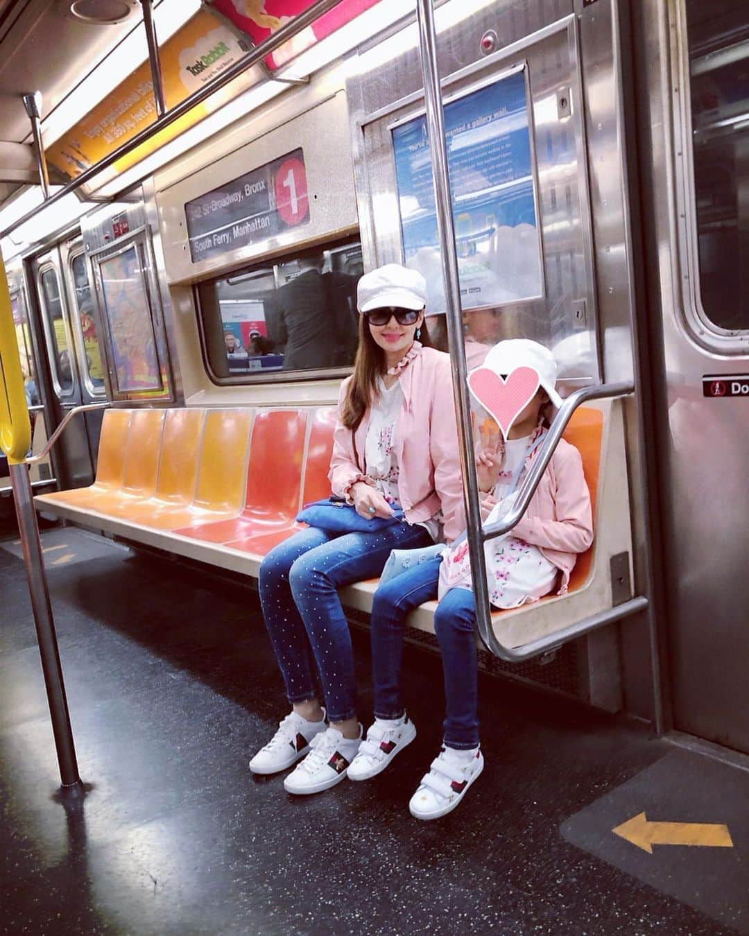 神田うのさんのインスタグラム写真 - (神田うのInstagram)「Took the subway for the first time in New York!  Thank you to my husband for letting me experience this!😆 #worldtradecenter #ワールドトレードセンター駅 #subway #地下鉄 #nyc#newyork#newyorkcity#manhattan#マンハッタン#ニューヨーク#ニューヨーク旅行#家族#母娘#親子リンクコーデ#親子コーデ#お揃いコーデ#matchingfashion#matchingcordinate#神田うの#unokanda」7月8日 0時03分 - unokandaofficial