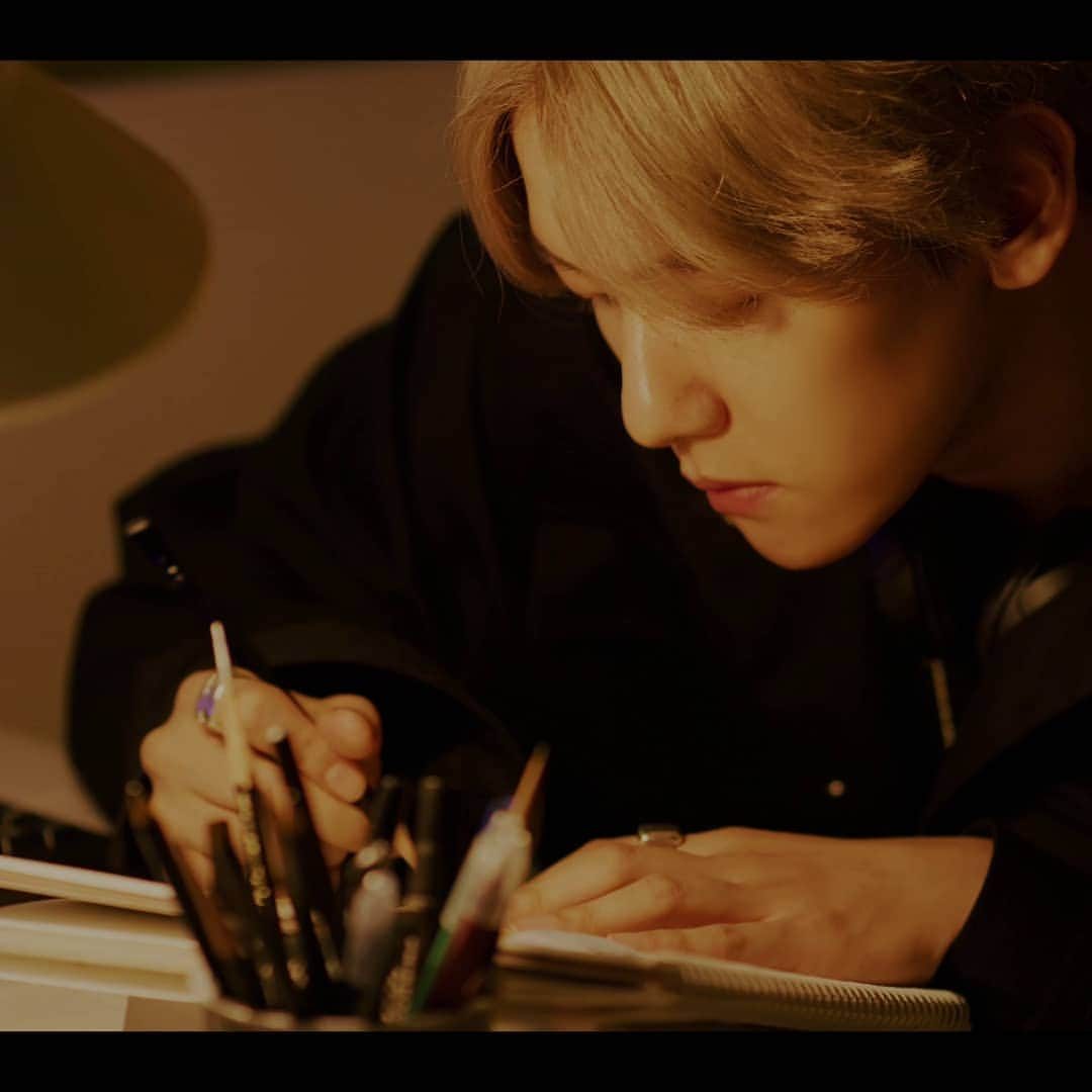 EXOさんのインスタグラム写真 - (EXOInstagram)「BAEKHYUN 백현 The 1st Mini Album "City Lights" Sounds Room 🎥 https://youtu.be/t9wAEOGiZnY https://www.instagram.com/tv/BznsKs8HZsl/?igshid=3kii4sxbeggl _ 🎧 2019.07.10. 6PM (KST) 👉 https://t.co/T5xuL2lnl8  _ #백현 #BAEKHYUN @baekhyunee_exo  #엑소 #EXO #weareoneEXO @weareone.exo #CityLights #UNVillage」7月8日 0時19分 - weareone.exo