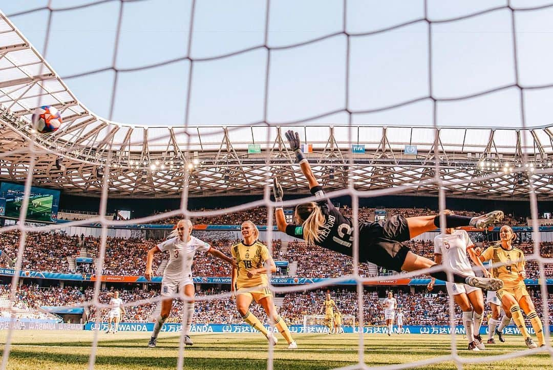 ソフィア・ヤコブソンさんのインスタグラム写真 - (ソフィア・ヤコブソンInstagram)「🇸🇪🙌⚽️ #FIFAWWC #2019#daretoshine」7月8日 0時19分 - sofiajakobsson