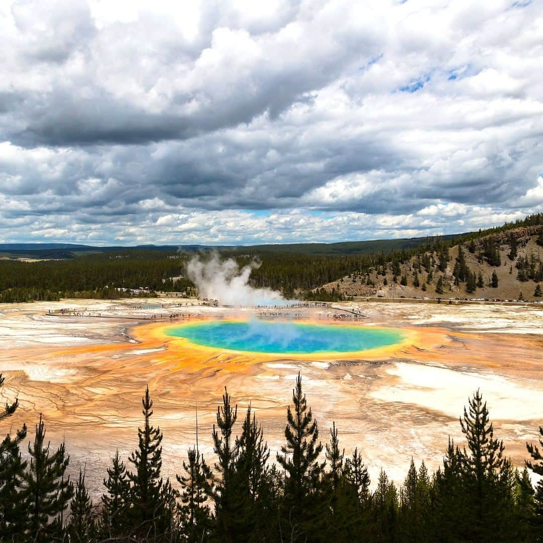 アメリカ内務省さんのインスタグラム写真 - (アメリカ内務省Instagram)「What a view! #Yellowstone National Park in #Wyoming preserves more than 10,000 hydrothermal features - an extraordinary collection of hot springs, mudpots, fumaroles, travertine terraces and geysers. Microorganisms called thermophiles - meaning “heat loving” - live in these features and give the springs their brilliant colors. Grand Prismatic Spring at Midway Geyser Basin is larger than a football field and a highlight for every visitor to the park. Photo @YellowstoneNPS by Jacob W. Frank, #NationalPark Service. #travel #FindYourPark #usinterior」7月8日 0時20分 - usinterior