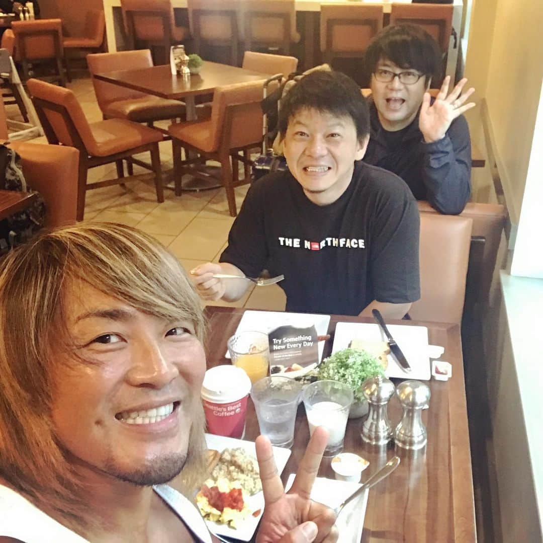 棚橋弘至さんのインスタグラム写真 - (棚橋弘至Instagram)「菅野トレーナーとマーシーと朝食🥞 #breakfast #Dallas 🇺🇸」7月8日 0時17分 - hiroshi_tanahashi