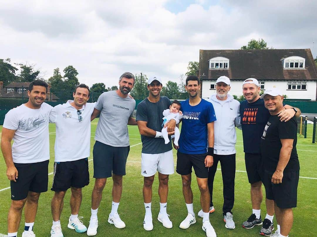 フェルナンド・ベルダスコさんのインスタグラム写真 - (フェルナンド・ベルダスコInstagram)「Great practice on middle Sunday @wimbledon with @djokernole and his team !!」7月8日 0時23分 - ferverdasco