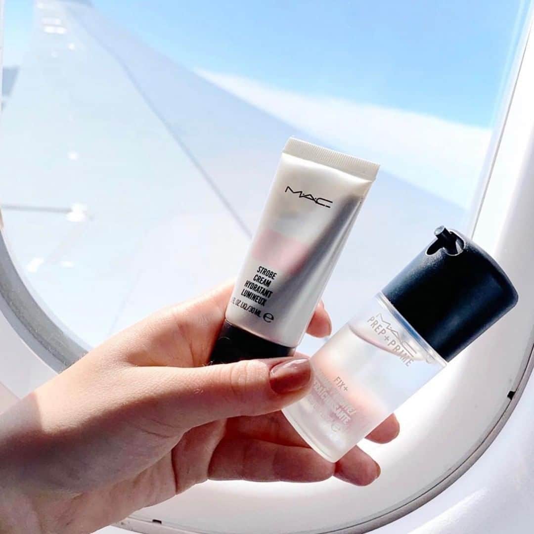 メイクアップアートコスメティックスさんのインスタグラム写真 - (メイクアップアートコスメティックスInstagram)「Now serving in-flight refreshments. 🍸 Defy high-altitude dryness with hydrating Fix+ and Strobe Cream in carry-on mini sizes! #MiniMAC #MACTravels #Regram @mandimella」7月8日 0時36分 - maccosmetics