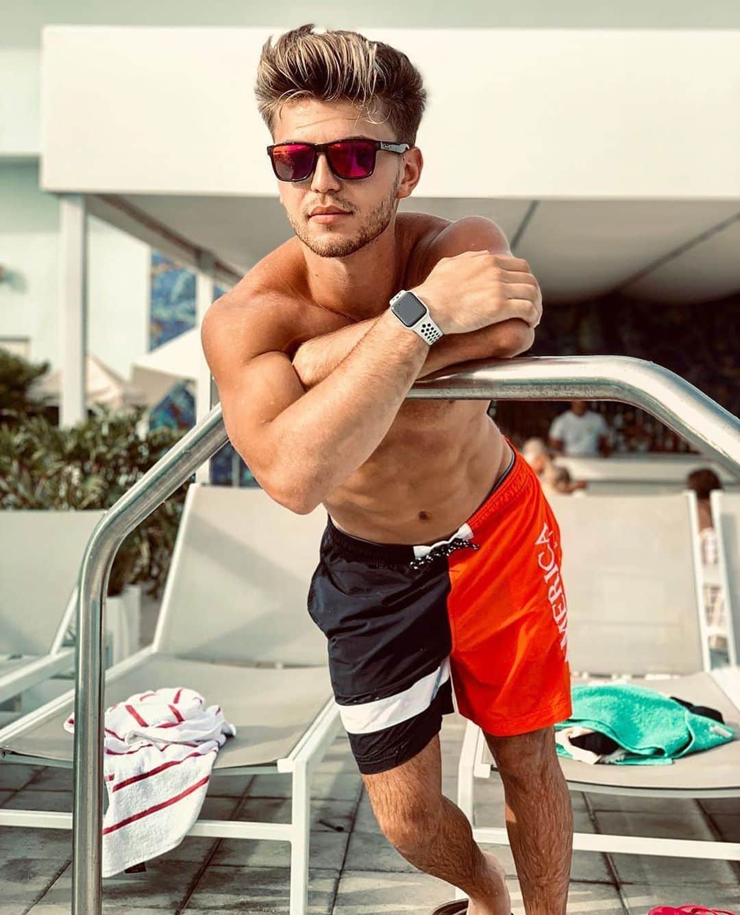 ペリーエリスのインスタグラム：「Kick it all season in the America Swim Trunk, featuring the iconic "Perry Ellis America" logo embroidered at the side. #PerryEllisAmerica #repost 📷 @killiangrondin」