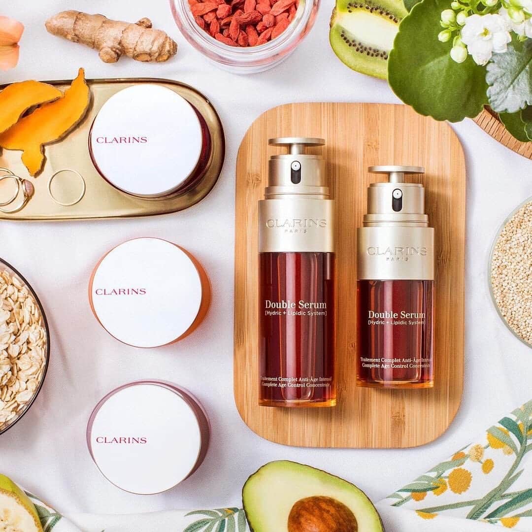 Clarins Middle Eastさんのインスタグラム写真 - (Clarins Middle EastInstagram)「ضعي دوبل سيروم قبل كريم ملتي-أكتيف أو إكسترا-فيرمنغ أو سوبر-ريستوراتيف لعناية كاملة طوال العمر. Layer Double Serum with either Multi-Active, Extra-Firming or Super Restorative for skin care that looks after you as you evolve. 🌠 #BeautifulAtEveryAge #Clarins #ItsAllAboutYou #clarinsme #كلارنس」7月8日 0時45分 - clarinsmiddleeast