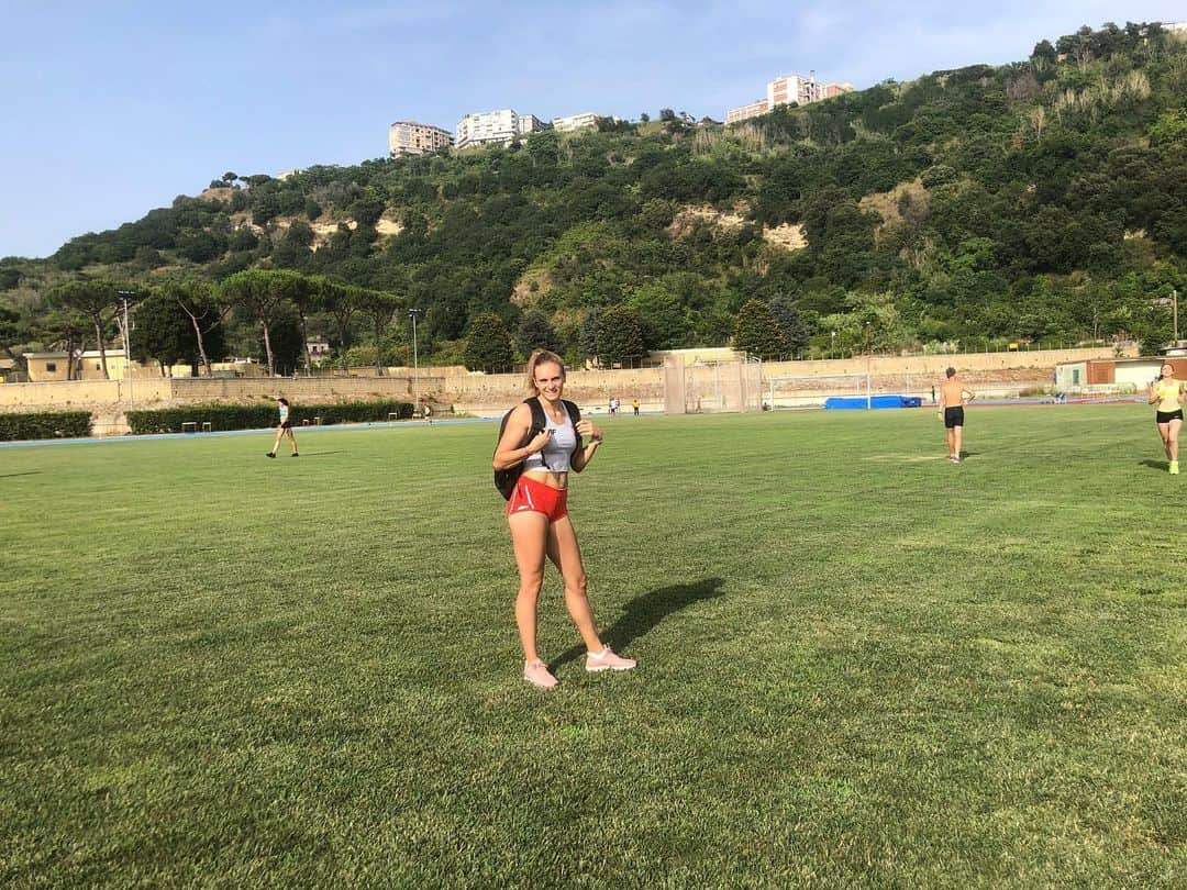 Kamila CIBAさんのインスタグラム写真 - (Kamila CIBAInstagram)「Czas startować na Uniwersjadzie 🇮🇹 Jutro start indywidualny, 100m eliminacje o godzinie 19.10 🙋🏼‍♀️🏃🏽‍♀️💨 Trzymajcie mocno kciuki ✊🏻 #start #heats #100m #universiade2019 #neapoli2019 #neapoli #athlete #trackandfield」7月8日 0時52分 - kamilaciba