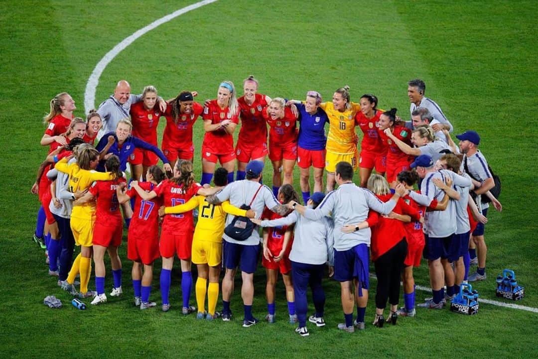 サッシャ・ディギーリアンさんのインスタグラム写真 - (サッシャ・ディギーリアンInstagram)「Today, and every day, is the day to support our women. Let’s go, 🇺🇸!!! ・・・ Repost @alexmorgan13 - A World Cup final with my 22 best friends. Living out the ultimate dream. LFG!!! #AM13 #lfg」7月8日 0時53分 - sashadigiulian
