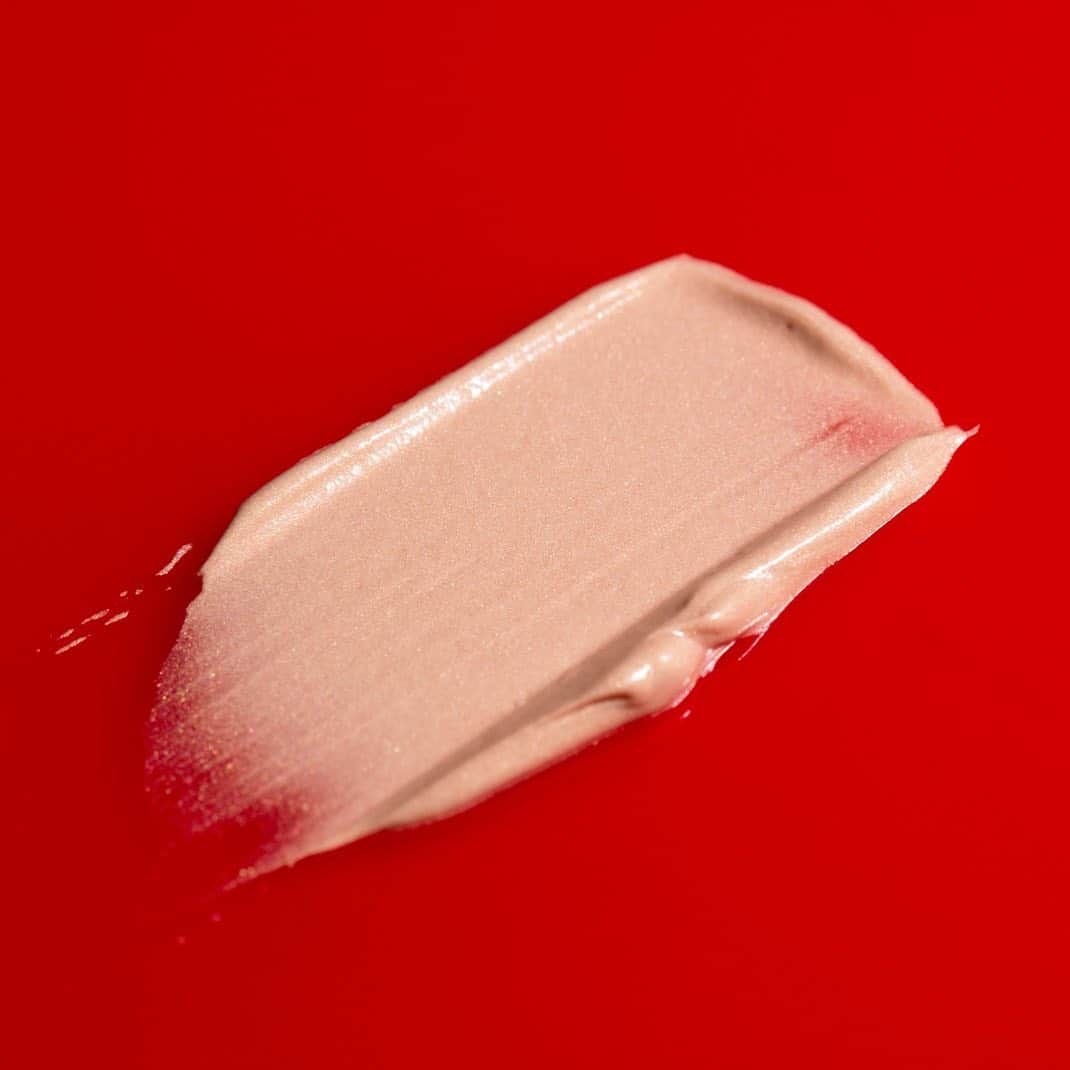 Smashboxのインスタグラム：「Photo Finish Radiance Primer gives you the golden-hour glow that makes you look like you've been in Ibiza all weekend. ☀️」