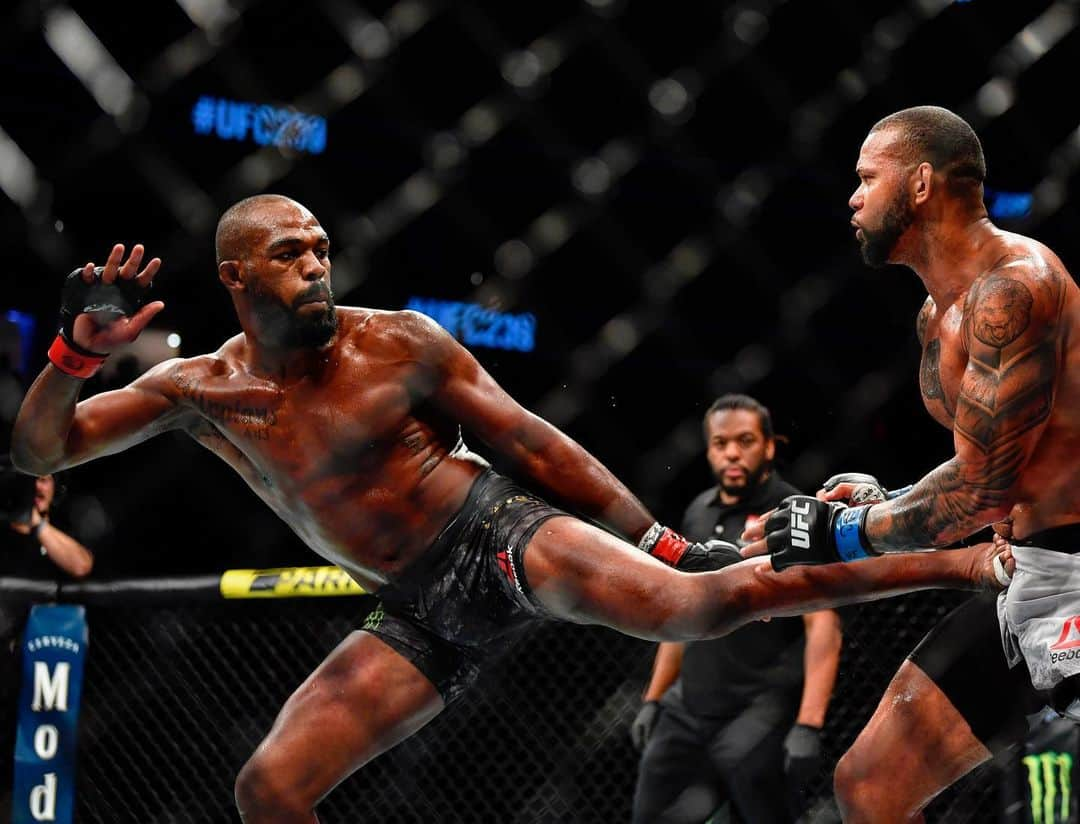 モンスターエナジーさんのインスタグラム写真 - (モンスターエナジーInstagram)「@jonnybones went out and did what he always does — win. 👊🏻 The #UFC Light Heavyweight Champion disarmed his opponent last night for 25 minutes to take the 25th win under his belt. #UFC239 #MMA #MonsterEnergy」7月8日 0時56分 - monsterenergy