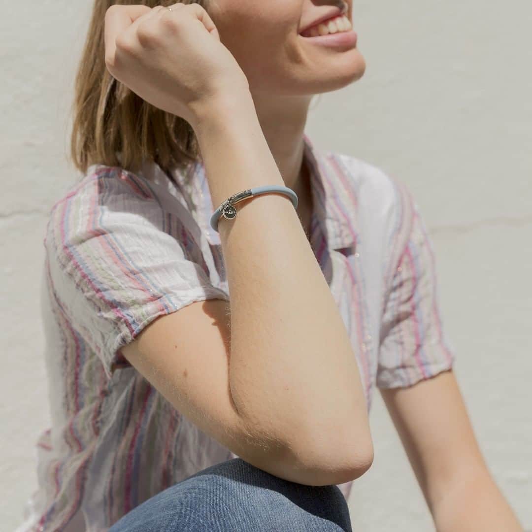 のインスタグラム：「The weekend isn't over yet. Make it count. #SKAGENincolor Photo by @jemmacastiglione . . . . . #braceletoftheday #armcandy #summer2019 #summerstyle」