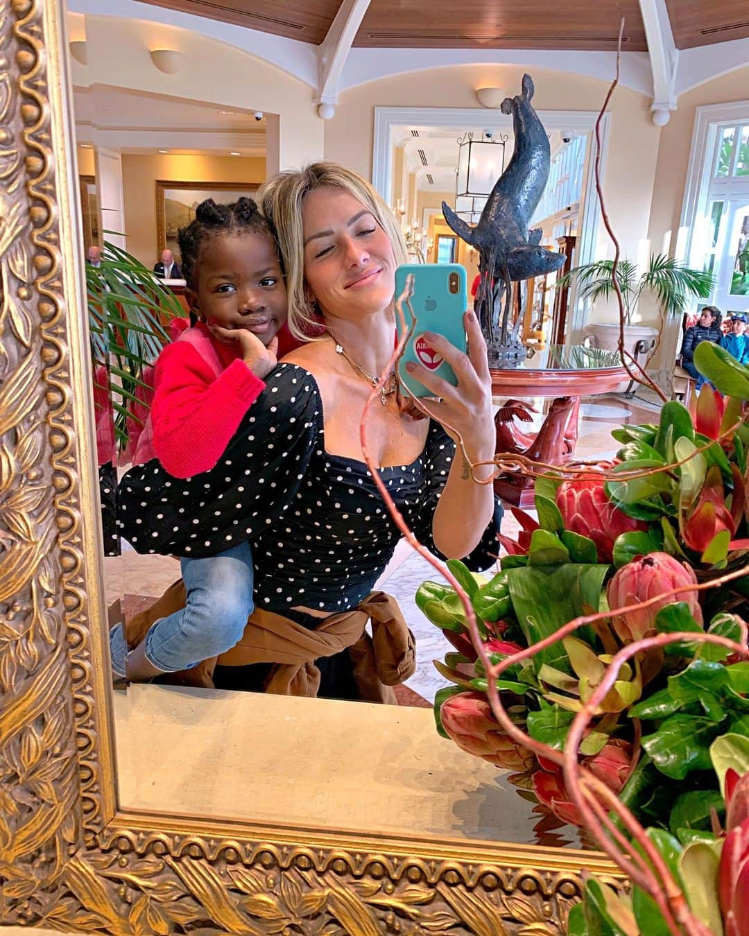 Giovanna Ewbankさんのインスタグラム写真 - (Giovanna EwbankInstagram)「Companheirinha da mamãe...sempre juntas!!!!! TE AMO 💖💖💖 #africatrip #africa #love #behappyfamily #behappyviagens @behappyhoneymoon @tablebayhotelsa」7月8日 1時00分 - gioewbank