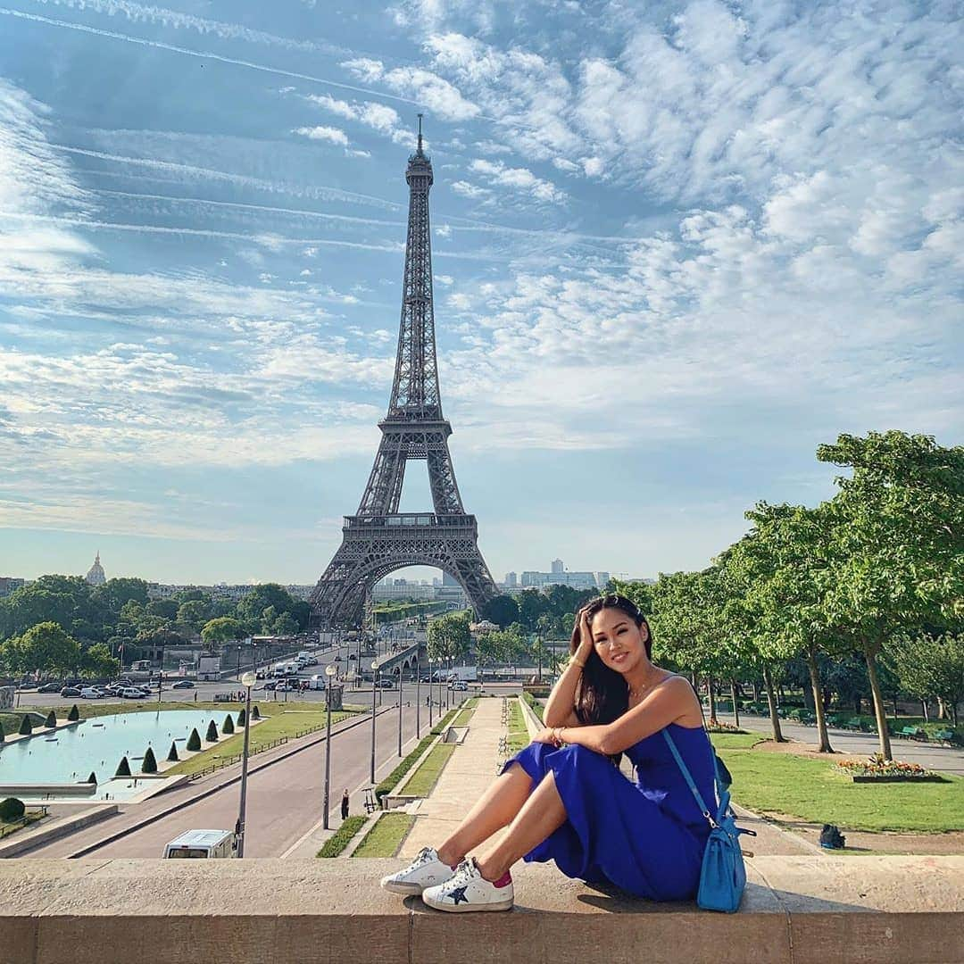 ユミキムさんのインスタグラム写真 - (ユミキムInstagram)「We'll always have Paris. 💙 @patriciachang in our Pretty Chic Romper.  #ykmyway #paris #cityoflight #eiffeltower #whataview #holidayweekend #prettychic #YumiKim」7月8日 1時12分 - yumikim