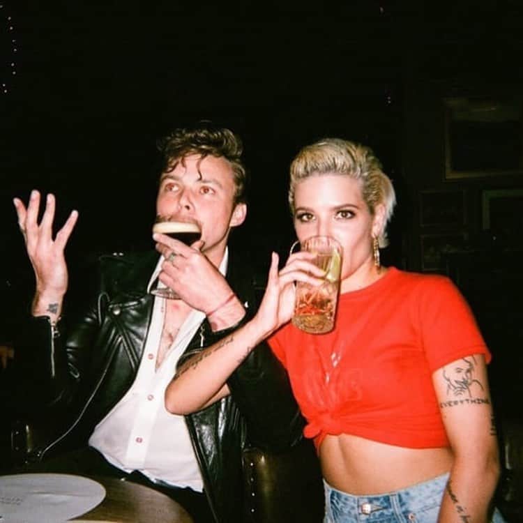 Halseyさんのインスタグラム写真 - (HalseyInstagram)「happy bday ash. as I always say; we have known each other far, far too long. keep blessing the world with your talents, your spirit, your grace and your heart. from this life to the next. @ashtonirwin」7月8日 1時15分 - iamhalsey