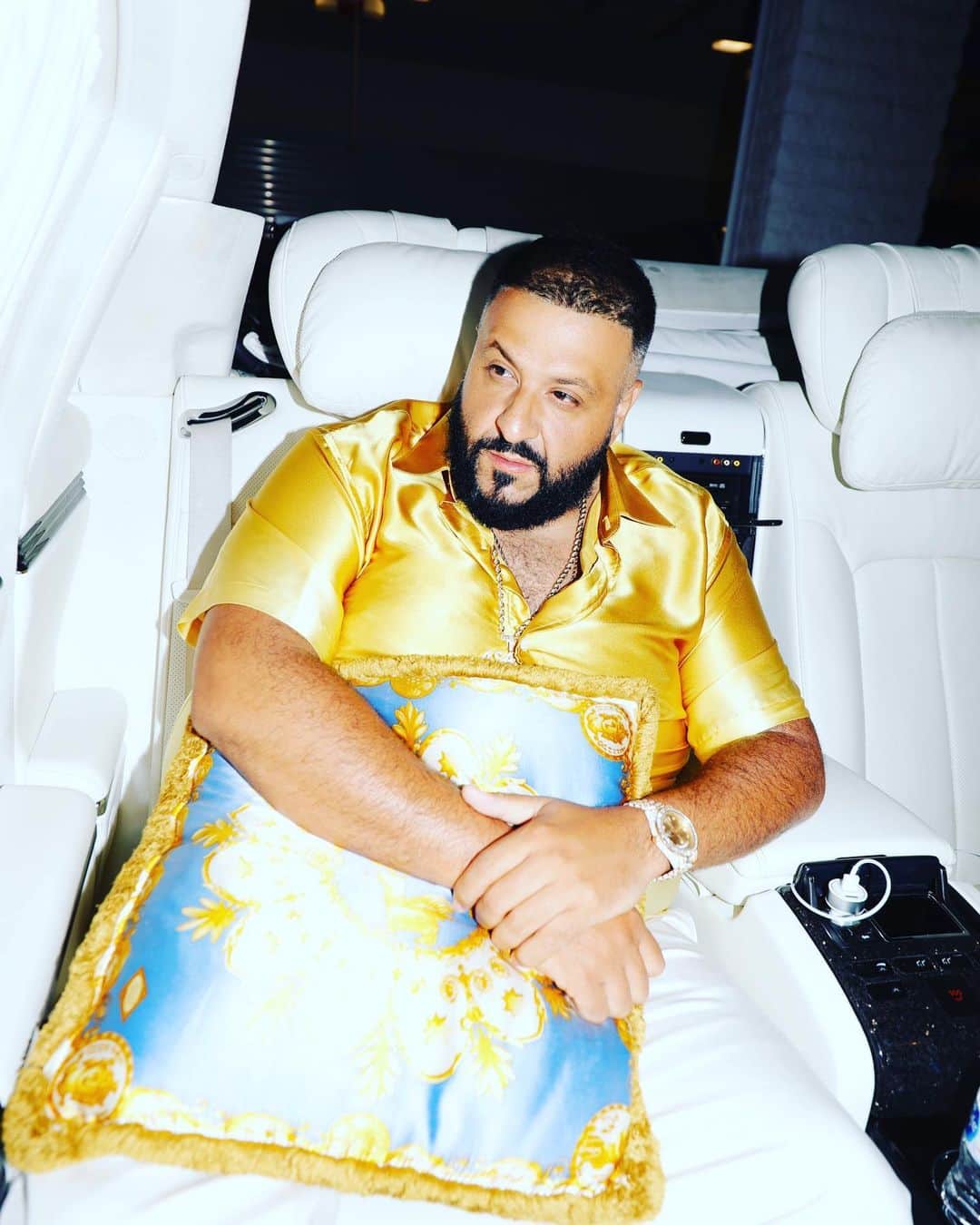 DJキャレドさんのインスタグラム写真 - (DJキャレドInstagram)「Pulling up to my estate I’m in the state of mind Expanding my business now every state is mine  #WETHEBEST 🦁 Happy Sunday everyone 😀 #FATHEROFASAHD TO THE WORLD 🌎」7月8日 1時20分 - djkhaled