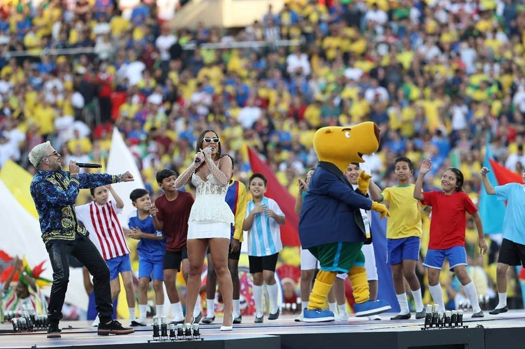 euanittaさんのインスタグラム写真 - (euanittaInstagram)「Querido @pedrocapo fue un placer compartir contigo este momento tan especial para nosotros. Cantar en la final de la copa América fue lindo. / Brasil campeãoooooo! Obrigada a todos pelo carinho e pelo convite para participar desse dia emocionante. @copaamerica」7月8日 10時49分 - anitta