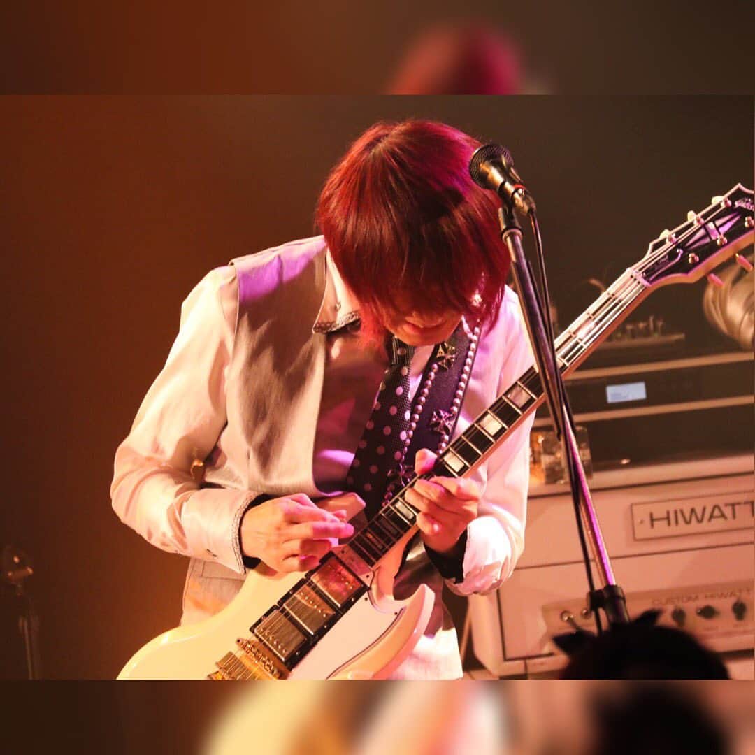 のインスタグラム：「昨日は進ちゃんライブでしたね♪ イツカノトモの皆さんもちょびっとお会いできて嬉しかったです♪  次は23日のイツカノキャスで会いましょうねヽ(´▽｀)/ @susumu_nishikawa_5 @kab_kairakudo #イツカノオト #西川進 #KAB. #シンガー #シンガーソングライター #ツインボーカル #ボーカル #ギタリスト #ギター #シェアワセ #ソロライブ #happy #smile #love #loveu #sherethelove #twinvocal #vocal #singer #singersongwriter #guitarist #guitar」