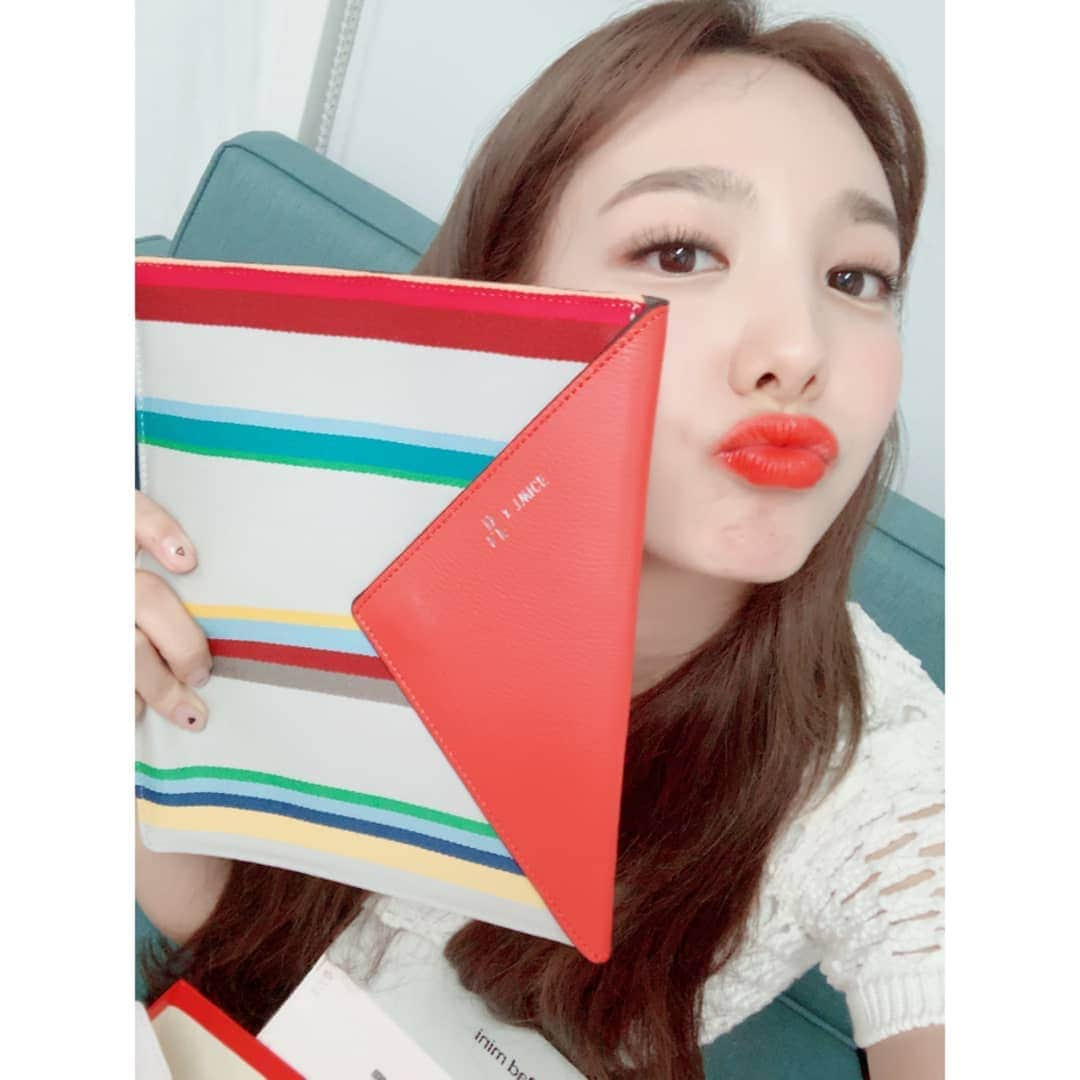 TWICEさんのインスタグラム写真 - (TWICEInstagram)「#냠사합니다#LDF#롯데면세점은사랑이자냠 💝」7月8日 10時58分 - twicetagram