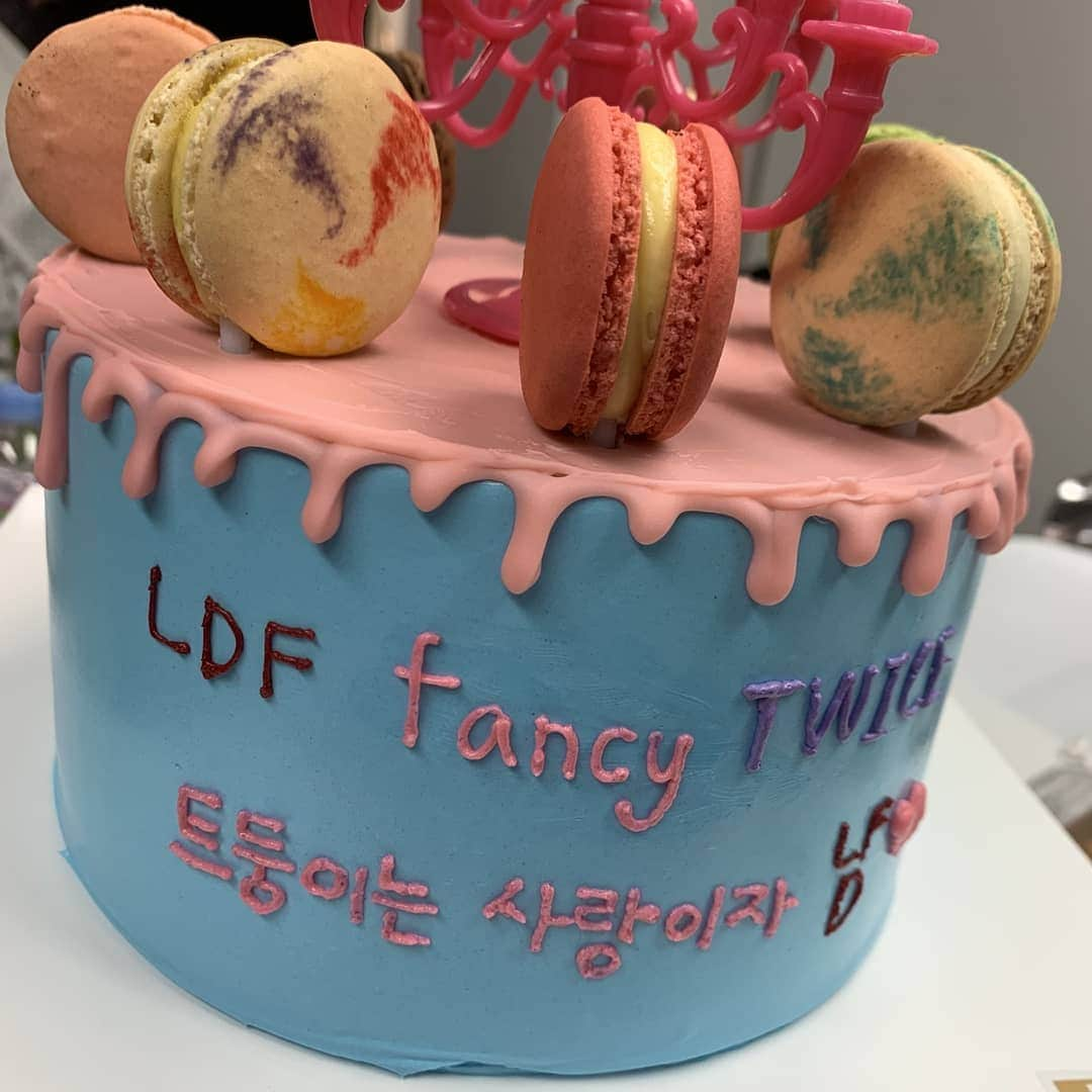 TWICEさんのインスタグラム写真 - (TWICEInstagram)「#냠사합니다#LDF#롯데면세점은사랑이자냠 💝」7月8日 10時58分 - twicetagram