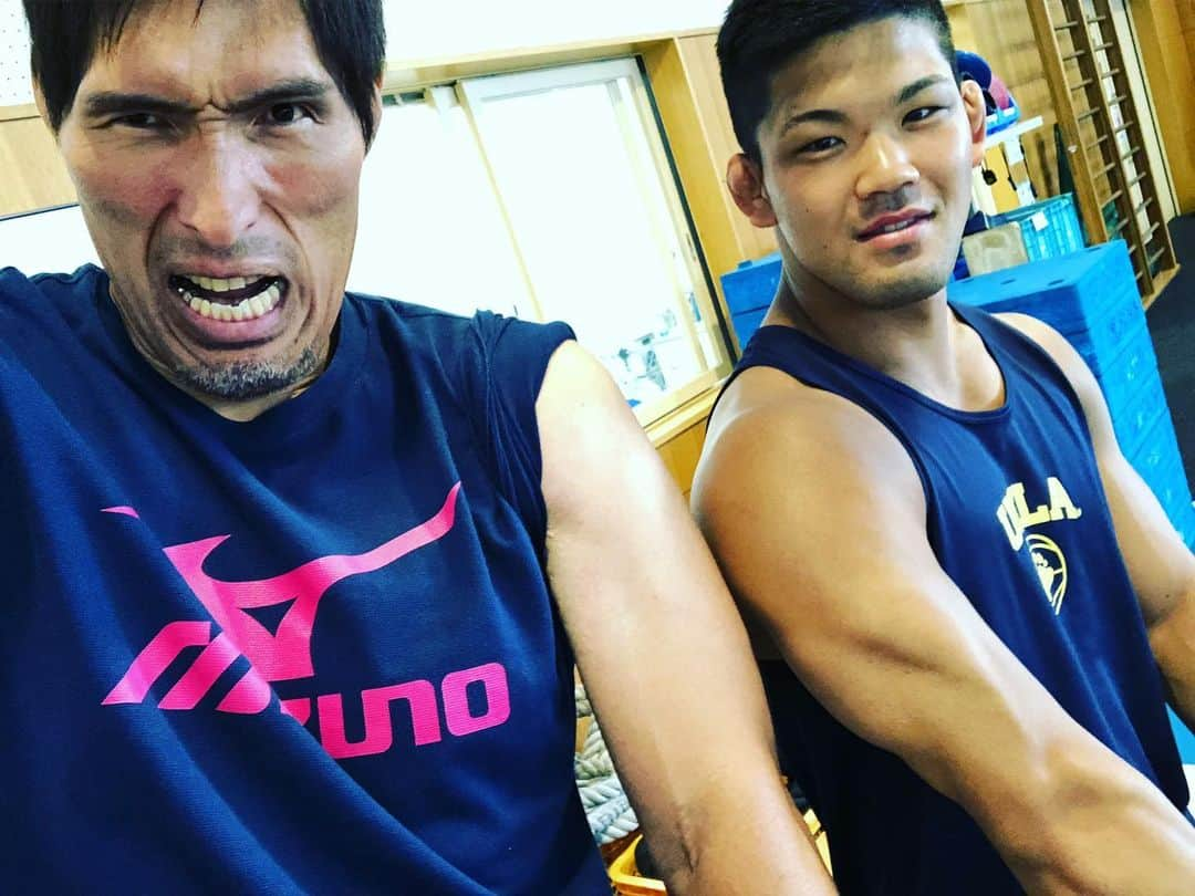 篠原信一さんのインスタグラム写真 - (篠原信一Instagram)「何やこの腕の太さ❗️ さすがチャンピオンやな😅 同じ時間にトレーニングしてたら❗️ 大野から先生！遊んでるんですか⁉️って言われるところやった💦 #大野将平 #トレーニング #ウエイトトレーニング #天理大学 #柔道 #judo #judoka #weighttraining #training」7月8日 11時07分 - s.shinohara_life