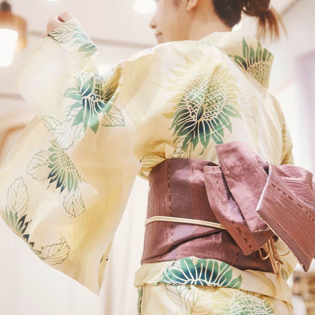 PARCO_ya上野さんのインスタグラム写真 - (PARCO_ya上野Instagram)「真夏のシンボル「向日葵」 グリーンの濃淡で染めると大人キレイな仕上がりと涼やかな風を感じさせるような一着です。﻿ ﻿ 職人の手仕事が味のある風合いや色・上質・素材や染め技法にもこだわったワンランク上の自分らしい着こなしで、夏のお出かけをお楽しみください。﻿ ﻿ <shop information>﻿﻿ 着物・和雑貨﻿﻿ 4F : しゃら﻿﻿ TEL : 03-6240-1817﻿﻿ ﻿ @mimatsu.shara.kimono﻿﻿ #PARCO_ya #parcoya #パルコヤ #パルコヤ上野 #上野 #ueno #しゃら #きものの三松 #MIMATSU #浴衣 #ゆかた #yukata #きもの #夏 #夏を楽しむ #向日葵 #ひまわり #浴衣女子 #ゆかた女子 #kimono #flowerey #華やかに #japaneseculture #プレタ浴衣 #花柄 #レトロ #注染 #絞り#花言葉 #上野散歩」7月8日 11時07分 - parco_ya_ueno