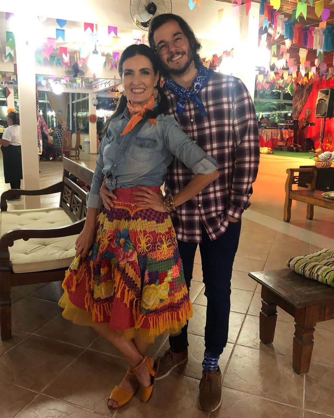 ファチマ・ベルナルデスのインスタグラム：「O período junino chegou ao fim. Depois de muita canjica/mungunzá, curau/canjica, bolo de milho, pé de moleque, bolo de aipim/macaxeira, a semana vai começar com muita alface e saladinhas pela frente. Mas valeu muito a pena. Ano que vem tem mais. #arraia #festajunina #cadaminutoimporta」