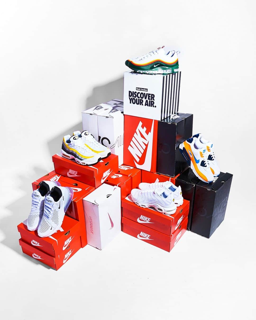 Foot Lockerさんのインスタグラム写真 - (Foot LockerInstagram)「Can you ever have enough Air Max's? #BecauseSneakers #DiscoverYourAir Tap To Shop!」7月8日 11時37分 - footlocker