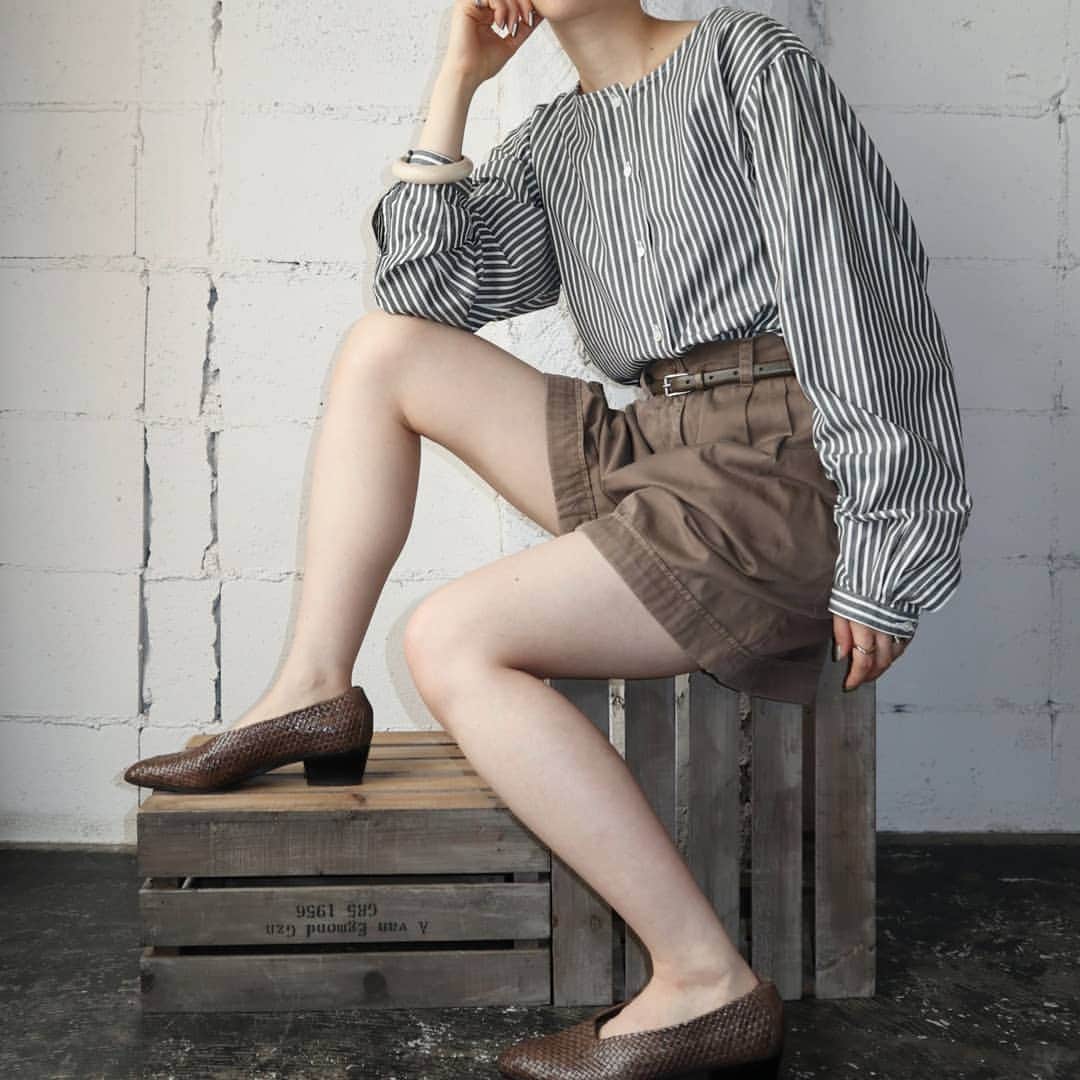 吉祥寺 古着屋 Orfeoのインスタグラム：「Stripe Shirt × Shorts Style  #Orfeo #kichijoji #tokyo #vintage #used #fashion #coordinate #outfit #オルフェオ #吉祥寺 #東京 #古着 #古着屋 #ヴィンテージ #ユーズド #ファッション #コーディネート  掲載商品のお問い合わせはメールにて承っております。コメント、DMでのお問い合わせは受け付けておりませんのでご了承ください。」