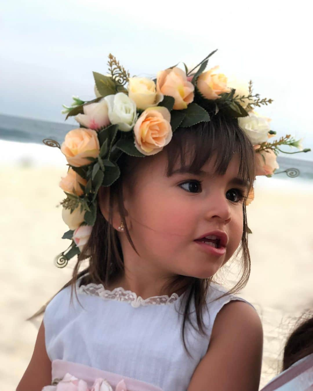 KaThE ArOcAさんのインスタグラム写真 - (KaThE ArOcAInstagram)「Mi pajecita 💐 #miboda 👰🏼 #mifamilia #mimayorbendicion 🙏🏻 #loscabosmexico #loscaboswedding 🌵🌊」7月8日 11時46分 - kathearoca