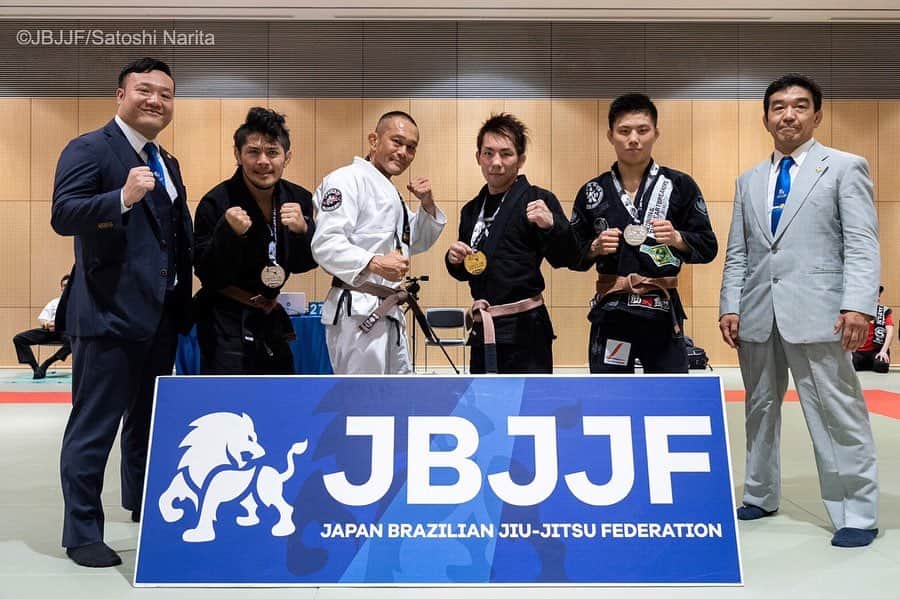 佐藤ルミナさんのインスタグラム写真 - (佐藤ルミナInstagram)「現役バリバリのトップコンテンダー同士の超ハイレベルな戦い。片やとうに一線を退いた40代ジム経営者同士の戦い。我々の戦いから少しでもポジティブな何かを感じてもらえたら嬉しいです。猿田選手、石黒選手、そして急なオファーを快く受けてくれた“漢”大沢ケンジに改めて感謝🙏それにしても久し振りのガチンコ楽しかったな〜＾＾映像は近日中にアップされますのでお楽しみに。It was a great event run by Shooto and JBJJF. Over 20 years ago,  @ensoninoue and @ynakai1970 met and Jiu-Jitsu in Japan started.  Shooto and JBJJF, We helped each other and grew up.  #sinceeversince #日々挑戦 #修斗杯柔術選手権2019 #修斗 #shooto #修斗伝承 #mma #30th #anniversary #柔術 #jbjjf #jiujitsu #bjj」7月8日 11時49分 - ruminasato