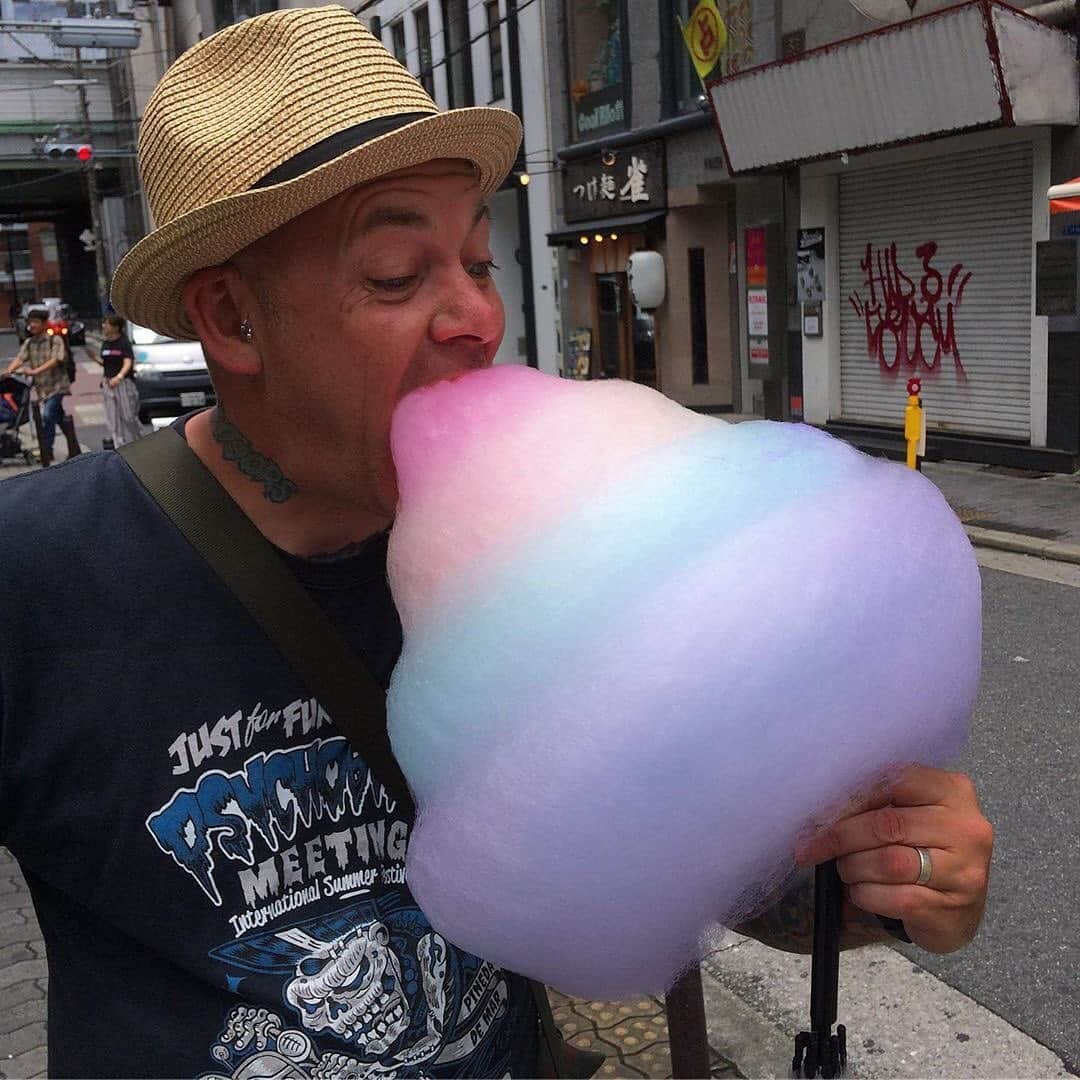 TOTTI CANDY FACTORYのインスタグラム：「🤩 Thank you for coming! ご来店ありがとうございます😊 Photo by: @fryupinspector  #repost  #totticandy  #rainbowcottoncandy  #instagood」