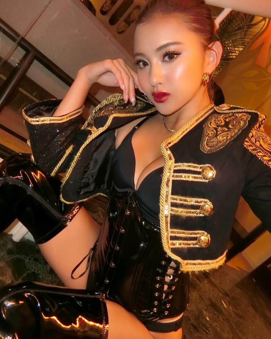 カレンさんのインスタグラム写真 - (カレンInstagram)「週末は、 京都WORLD ＆ 渋谷camelot でした👯‍♀️🎉 やっぱり、こういう衣装が一番スキ💋 ありがとうございました🔥❤️❤️❤️ さ！今日から 撮影の為、 ✈️とある国に到着したよ🌻📸 #cyberjapan #dancer #japanesegirl #selfie #me #makeup #cjd_karen」7月8日 11時55分 - cjd_karen