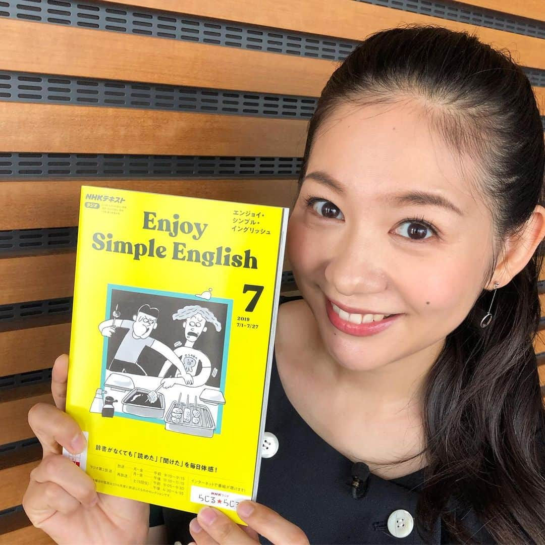 関根麻里さんのインスタグラム写真 - (関根麻里Instagram)「#エンジョイシンプルイングリッシュ  ぜひ1日5分の短い英語のストーリーを聞いて、英語をそのまま味わう感覚を楽しんでください！😊 木曜の落語も面白いです！😄 7月号テキストも合わせてどうぞ✨ #NHK #NHKラジオ 第2 #NHKゴガク #EnjoySimpleEnglish #英語 #英会話 #English #関根麻里 📻 放　送：月～金曜日　午前9:10～9:15 再放送：同日 月～金曜日　午後11:10～11:15 再放送：土曜日　午前9:05～9:30／午後4:30～4:55（5回分） ✨ https://www2.nhk.or.jp/gogaku/english/enjoy/」7月8日 11時55分 - marisekine