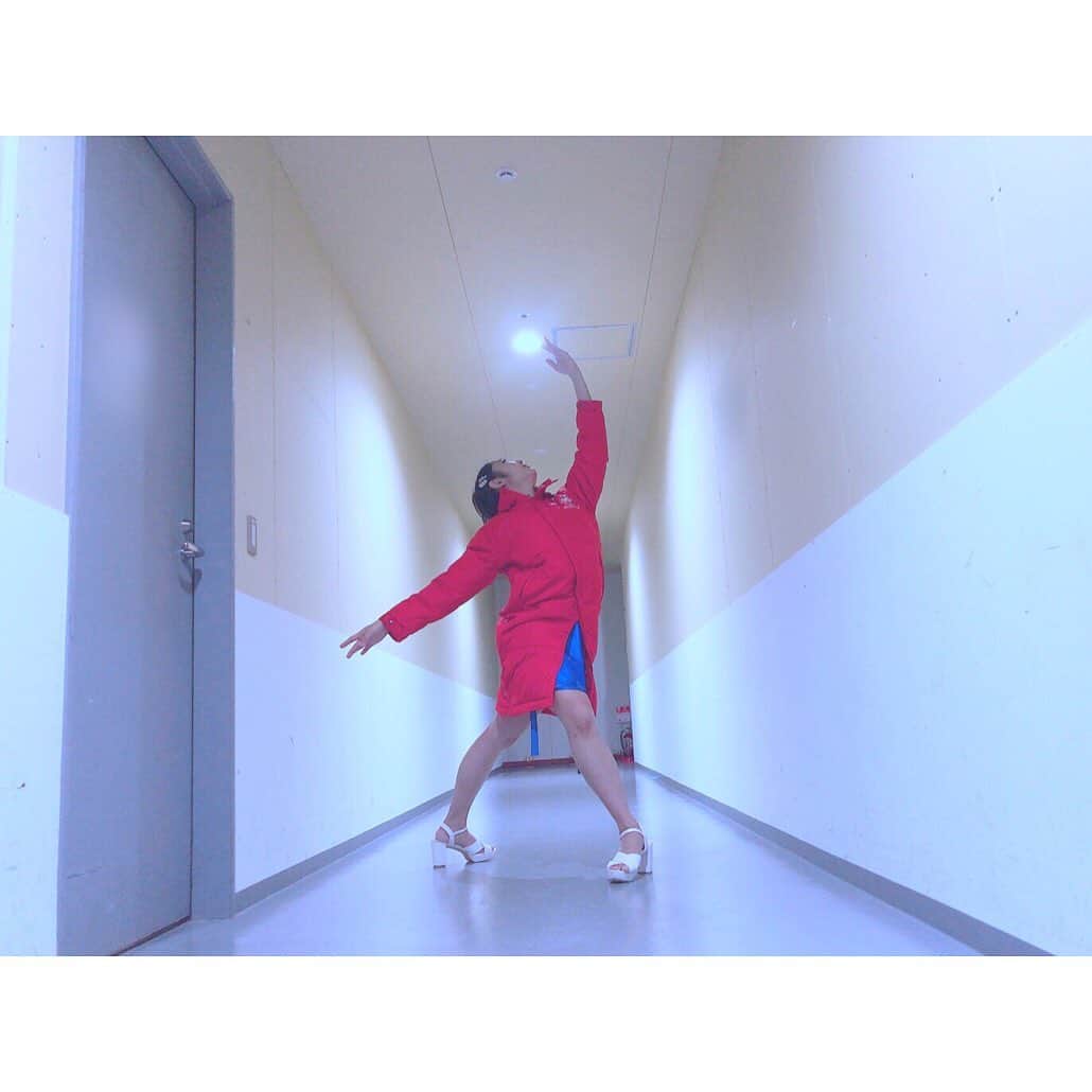石丸千賀さんのインスタグラム写真 - (石丸千賀Instagram)「・ ・ バックステージでの日常 ・ ・ ・ #ballet  #балет  #バレエ #坂林カメラ」7月8日 12時07分 - chika_ishimaru.official