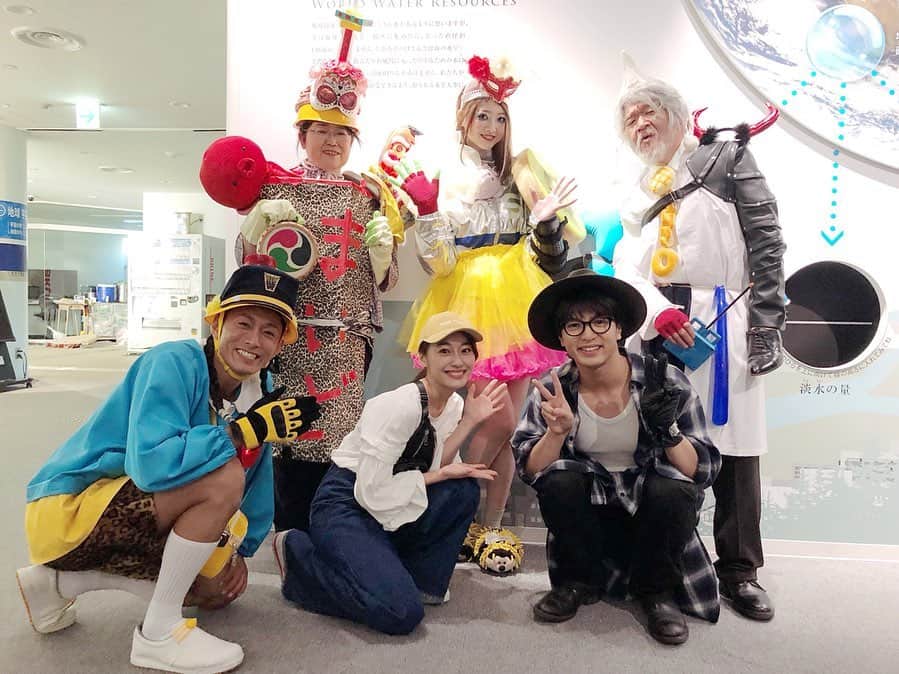 小祝麻里亜のインスタグラム：「『ひみつ×戦士 ファントミラージュ ！』第14話 をご覧頂き、有難うございました☺️💘 ． ． 今回のイケナイヤー🔥のオシャレサセナイヤー👓にされちゃった直人さん(中村優一さん)と、ダサくされたハカセ(ジジ・ぶぅさん)、モデル、おばさん。とマギャク巡査(黒石高大さん)と記念に📸✨✨ ． ． アシスタントのひより からファントミダイヤ♦️セイラだったり！？ 都道府県によってまだ放送日じゃなかったりしますが…  第14話「仲間になろう！ファントミダイヤを追え！」ただいまGYAO にて無料(登録不要)で一週間配信してます❣️ ． ． 良かったらご覧ください❣️ ＿＿＿＿＿＿＿＿ #ファントミラージュ  #ファントミ #特撮 #ガールズ戦士 #ドラマ #テレビ東京 #三池崇史 総監督 #山口義高 監督 #中村優一 さん #黒石高大 さん#出演情報 #仕事」