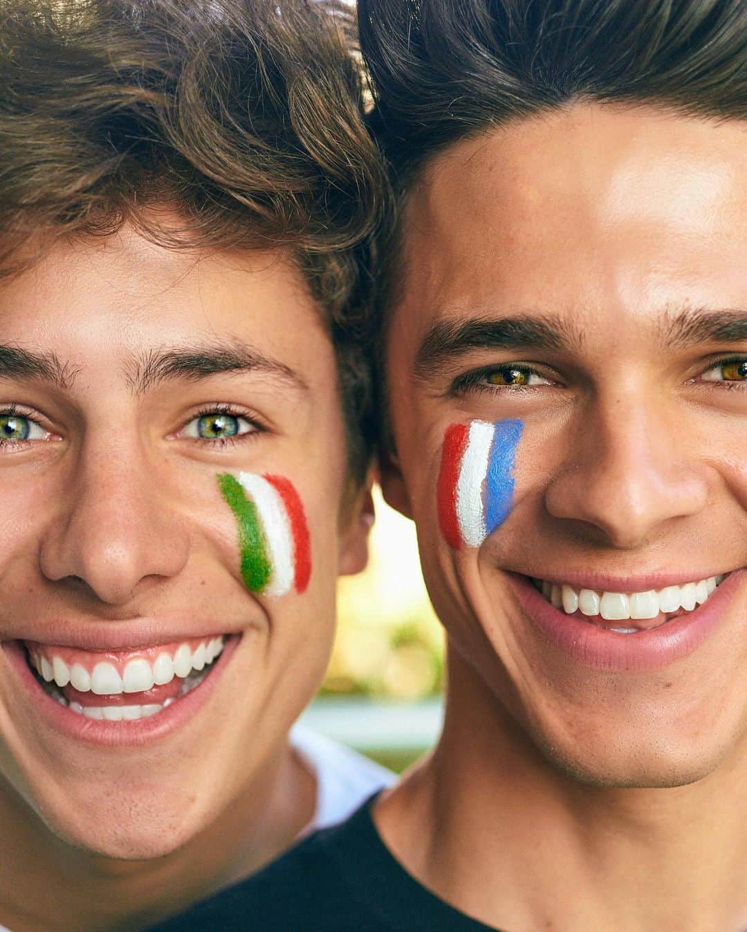 Brent Riveraのインスタグラム：「Mexico vs USA🇲🇽🇺🇸 @eljuanpazurita comment your flag❤️」