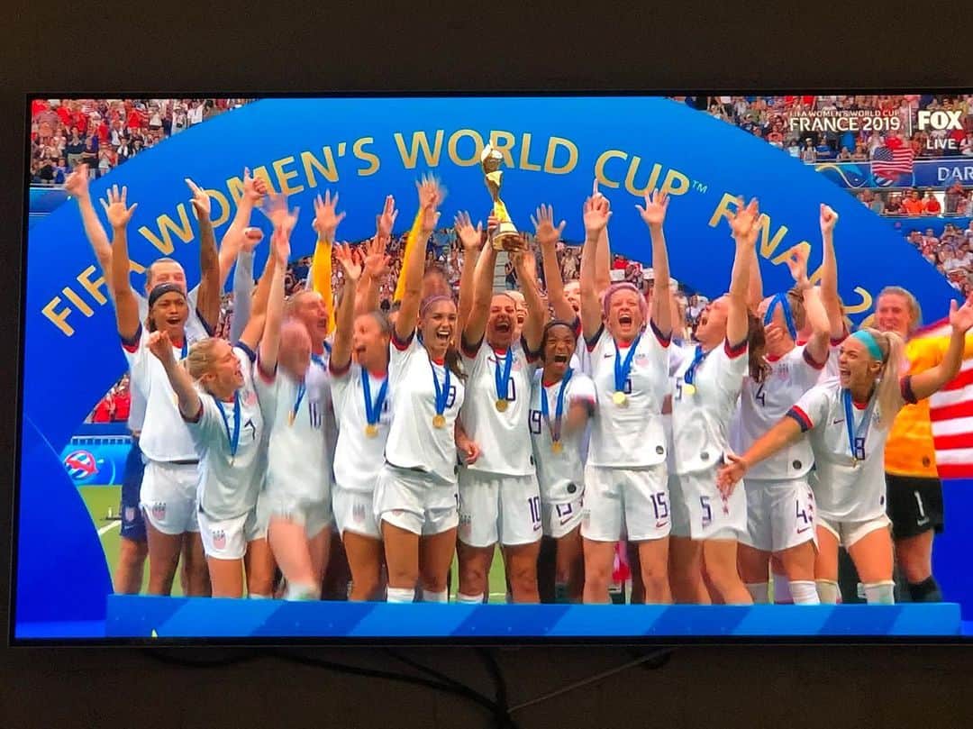 クラーク・グレッグのインスタグラム：「So proud of these incredible athletes and competitors. #USWNT #worldcup」