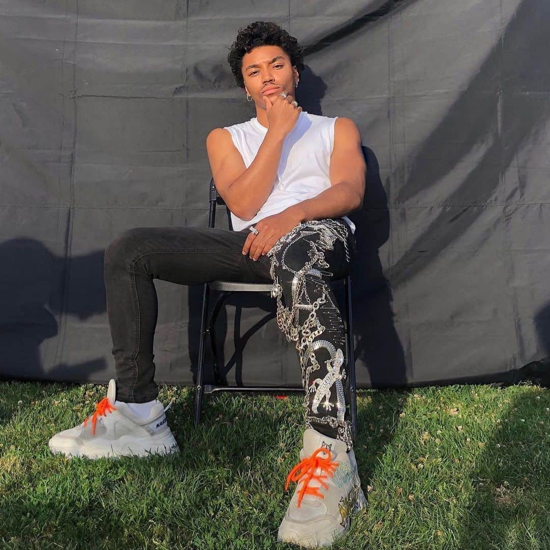 American Apparelさんのインスタグラム写真 - (American ApparelInstagram)「Deep thoughts: @joshleviworld in the Mix Modal Muscle Tank.」7月8日 3時16分 - americanapparel